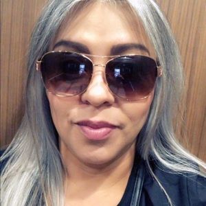 Meet your Posher, Claudia